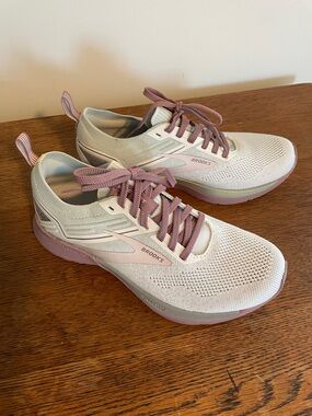 Brooks Women’s Ricochet 3 Running Shoes Size 7.5. New.